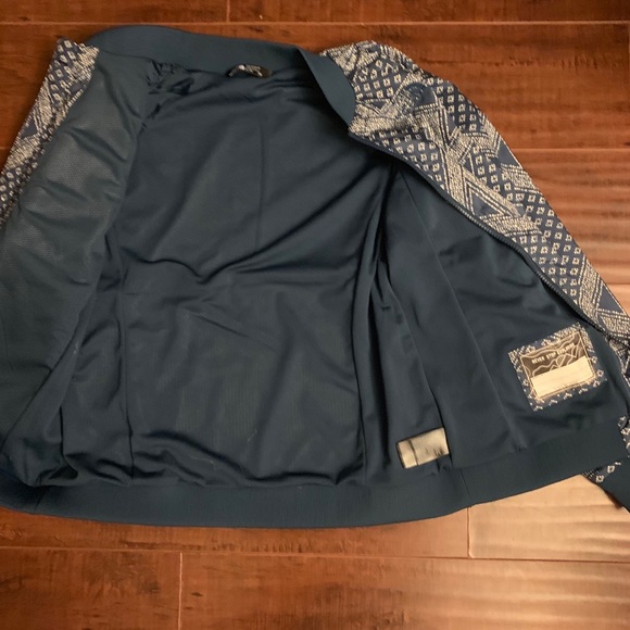 The North Face Girls Wind Bomber Jacket - Picture 4 of 6